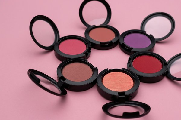 Comment choisir la bonne couleur de blush pour une peau claire?